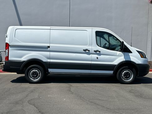 Used 2016 Ford Transit 150 130 Low Roof RWD image 3