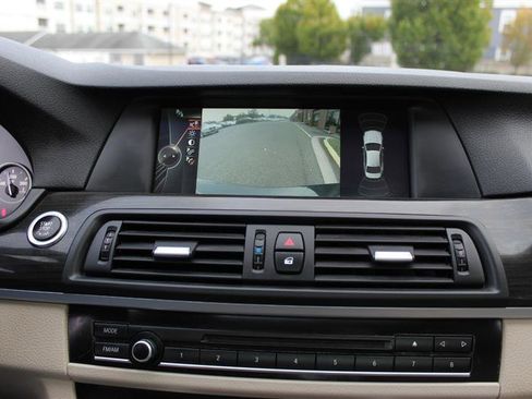 Used 2013 BMW 550i w/ M-Sport Package image 19