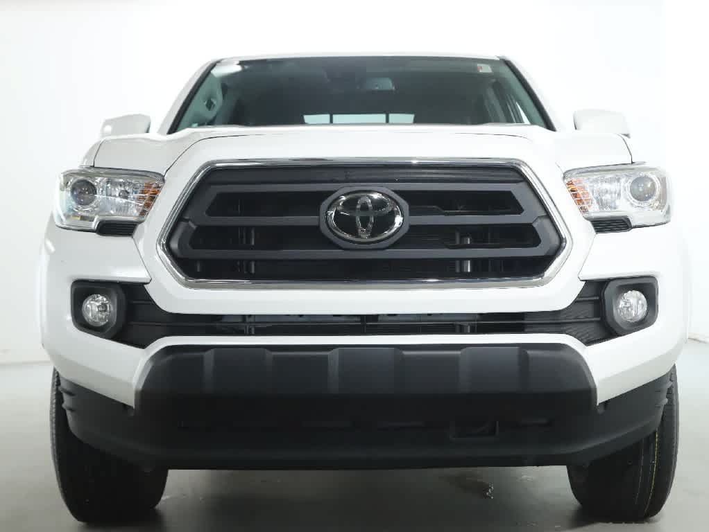 Certified 2023 Toyota Tacoma SR5 AWD/4WD image 5