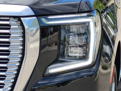 Used 2023 GMC Yukon XL Denali image 42