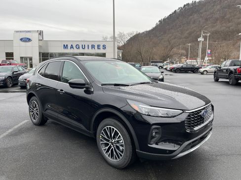 New 2026 Ford Escape SE w/ PHEV Premium Package FWD image 3