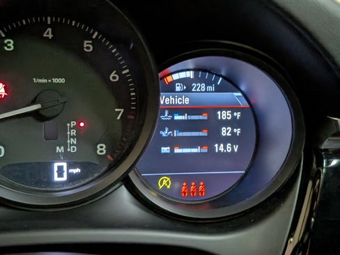 Certified 2026 Porsche Macan AWD/4WD image 31