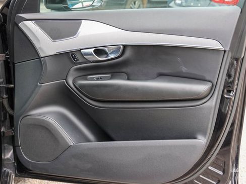 Used 2021 Volvo XC90 T5 Momentum w/ Protection Package Premier image 19