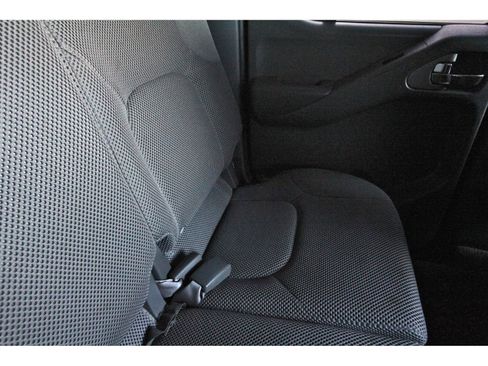 Used 2010 Nissan Frontier SE image 15