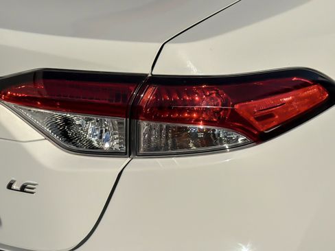 Certified 2020 Toyota Corolla LE image 24