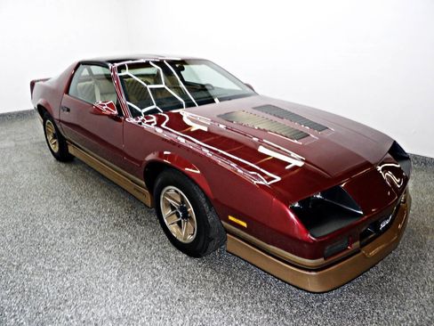 Used 1987 Chevrolet Camaro Z28 RWD image 3
