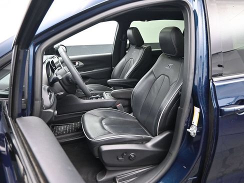 Used 2023 Chrysler Pacifica Limited w/ S Appearance Package FWD image 20