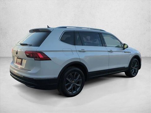 Used 2023 Volkswagen Tiguan SE image 5