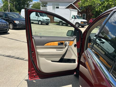 Used 2015 Lincoln MKX FWD w/ Equipment Group 102A image 19