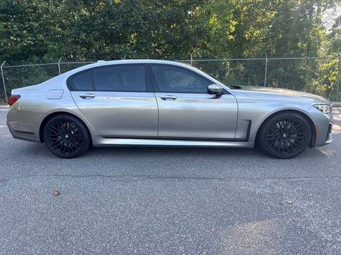 Used 2022 BMW 740i w/ M Sport Package RWD image 4
