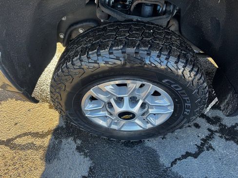 Used 2023 Chevrolet Silverado 2500 LT image 2