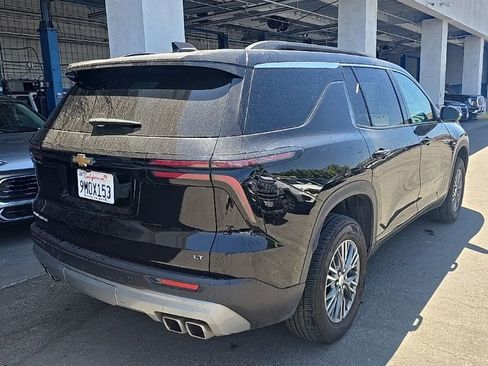 Used 2024 Chevrolet Traverse LT FWD image 3