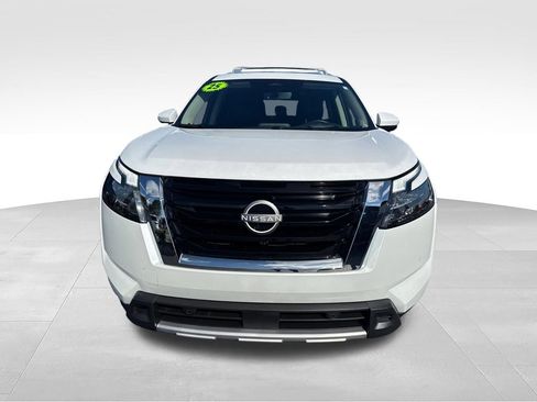 Used 2025 Nissan Pathfinder Platinum FWD image 9