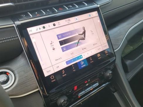 Certified 2025 Jeep Grand Cherokee Limited image 17