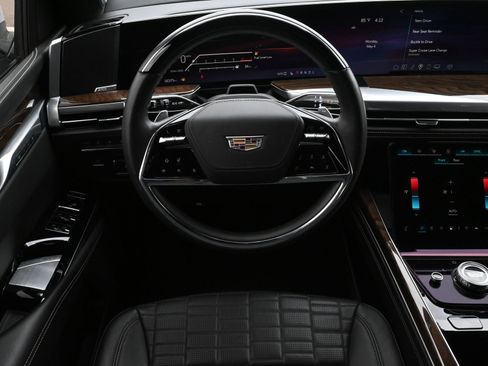 Certified 2025 Cadillac Escalade Sport Platinum w/ LPO, Floor Liner Package AWD/4WD image 9