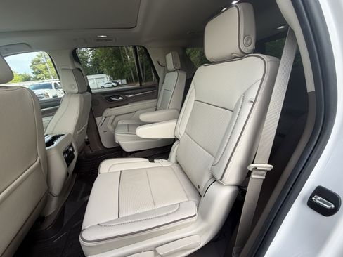 Used 2022 GMC Yukon Denali AWD/4WD image 16