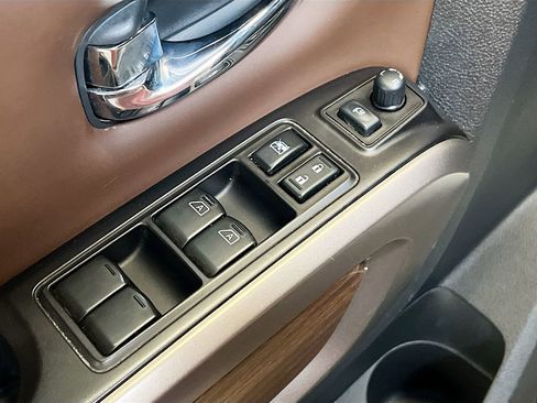 Used 2021 Nissan Titan Platinum Reserve w/ Moonroof Package image 18