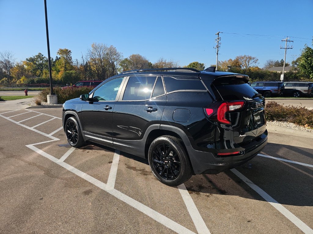Used 2023 GMC Terrain SLE w/ GMC Pro Grade Package AWD/4WD image 3