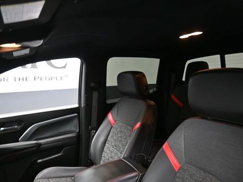 Used 2024 Chevrolet Colorado Z71 w/ Z71 Convenience Package 2 image 17