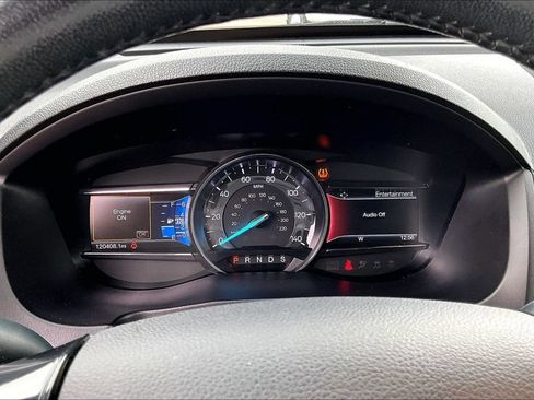 Used 2017 Ford Explorer XLT w/ Equipment Group 202A FWD image 20