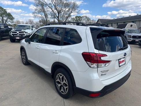 Used 2024 Subaru Forester Premium AWD/4WD image 3