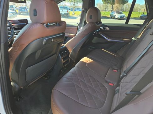 Used 2024 BMW X5 xDrive40i w/ Premium Package image 9