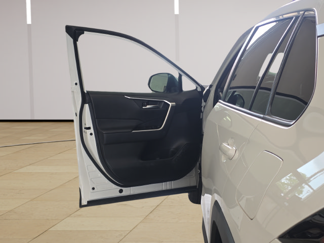 Used 2025 Toyota RAV4 XLE AWD/4WD image 10