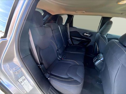 Used 2016 Jeep Cherokee Latitude image 25