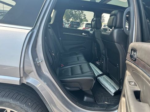 Used 2020 Jeep Grand Cherokee Overland AWD/4WD image 22