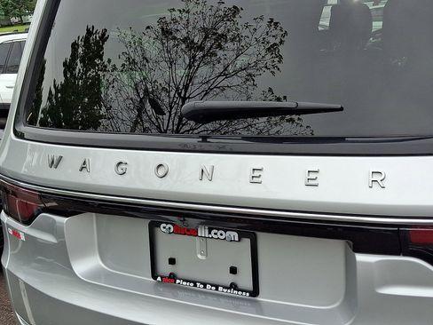 Used 2024 Jeep Wagoneer Series III AWD/4WD image 30