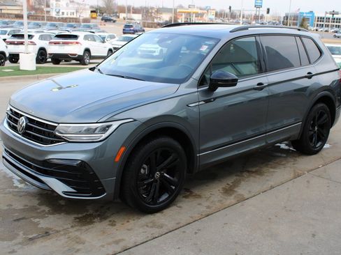Certified 2024 Volkswagen Tiguan SE R-Line image 3