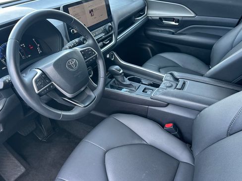 Certified 2025 Toyota Grand Highlander FWD image 9