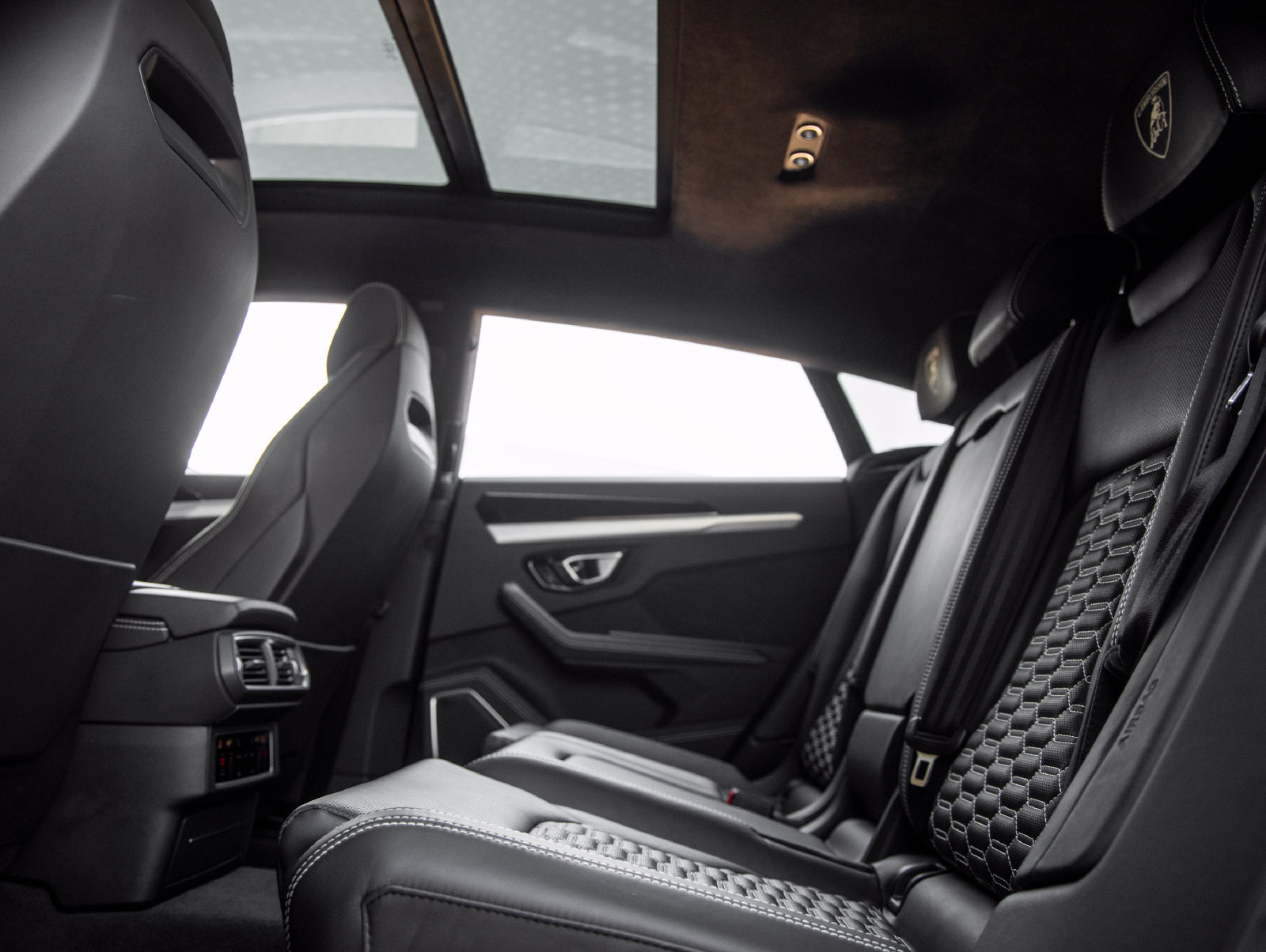 Used 2021 Lamborghini Urus AWD/4WD image 38