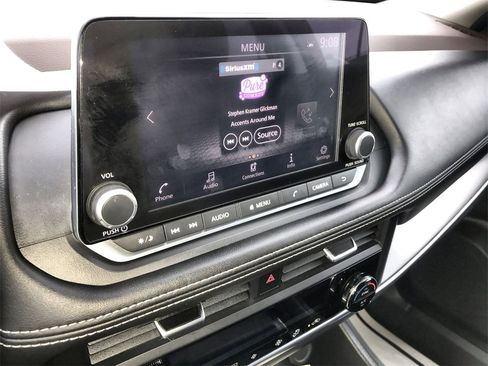 Used 2023 Nissan Rogue SV image 16