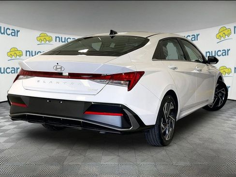 Used 2025 Hyundai Elantra Limited FWD image 6
