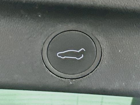 Used 2024 Tesla Model Y Long Range AWD/4WD image 29