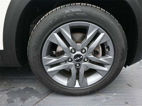 Used 2022 Kia Seltos S image 28