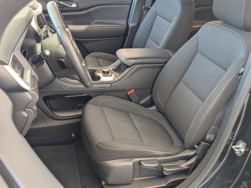 Used 2023 GMC Acadia SLE FWD image 15