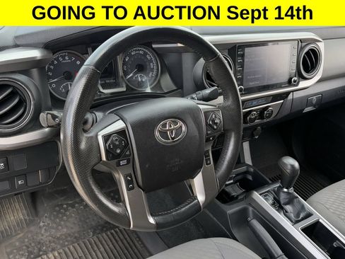 Used 2022 Toyota Tacoma SR5 RWD image 11