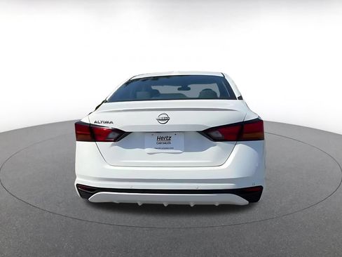 Used 2025 Nissan Altima 2.5 SV FWD image 12