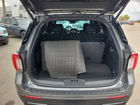Used 2025 Ford Explorer ST-Line w/ Premium Package image 8