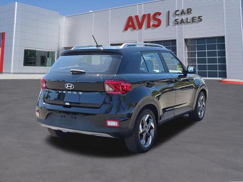 Used 2025 Hyundai Venue SEL FWD image 6