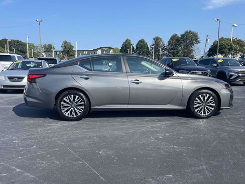 Used 2025 Nissan Altima 2.5 SV FWD image 8