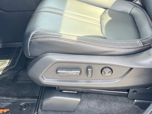 Used 2025 Honda Pilot TrailSport image 19