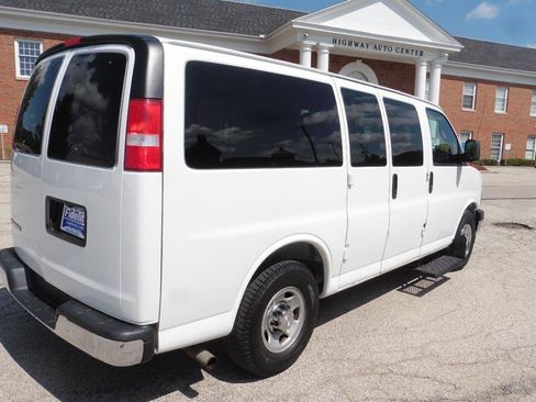 Used 2017 Chevrolet Express 2500 LT w/ LT Preferred Equipment Group RWD image 13