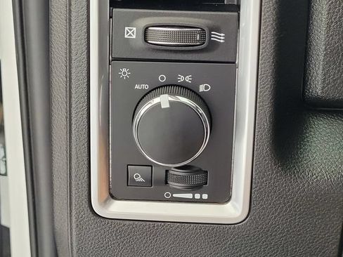 Used 2024 RAM 1500 Classic SLT AWD/4WD image 14