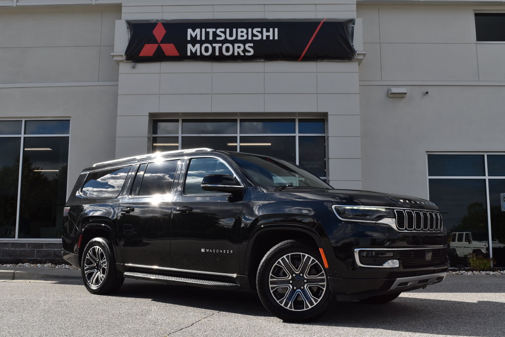 Used 2024 Jeep Wagoneer L Series II w/ Flexible Seating Group AWD/4WD image 1