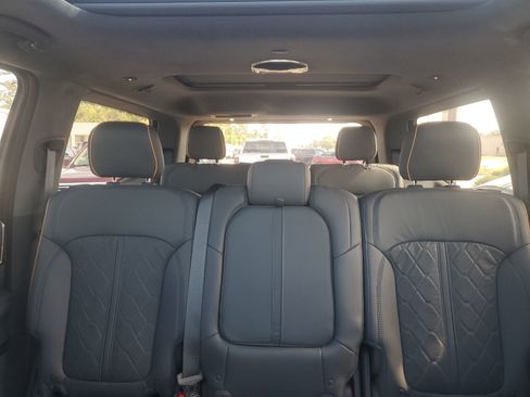 Used 2024 Jeep Grand Wagoneer Series III w/ Flexible Seating Group AWD/4WD image 13