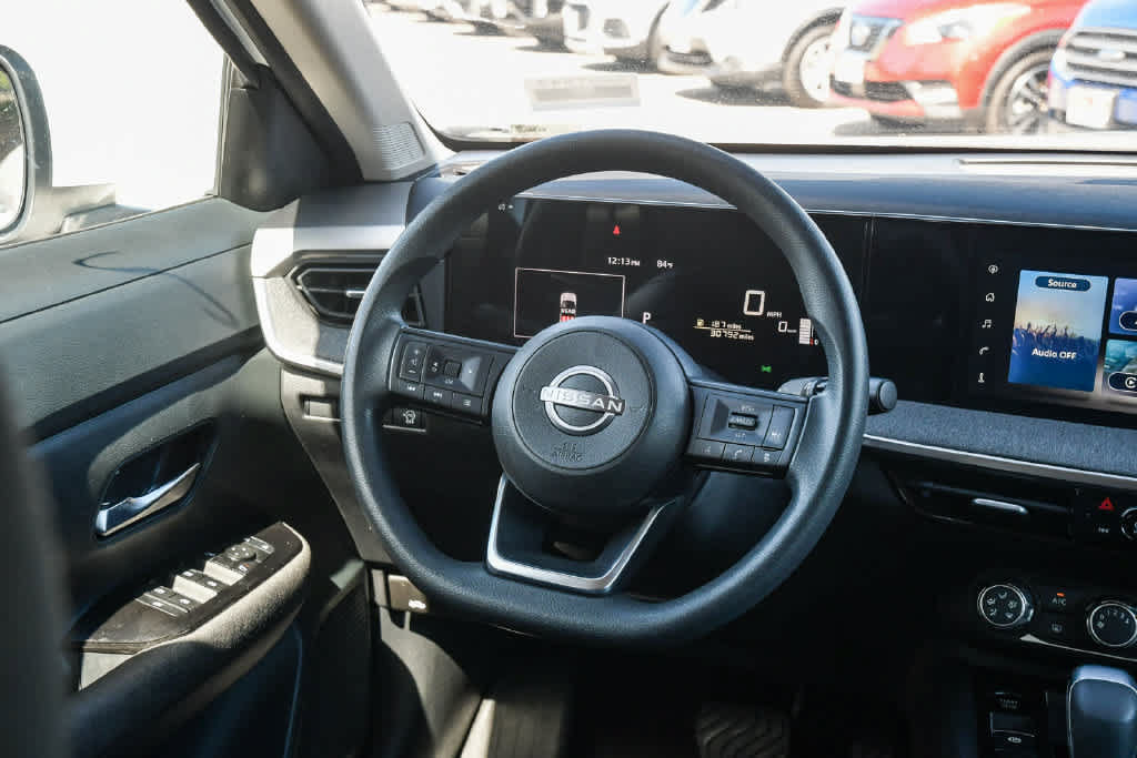 Used 2025 Nissan Kicks SV FWD image 11