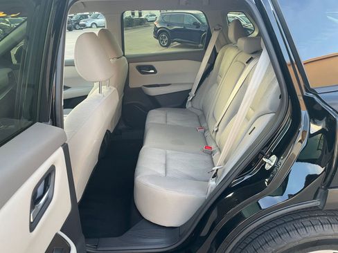 Used 2025 Nissan Rogue SV image 29